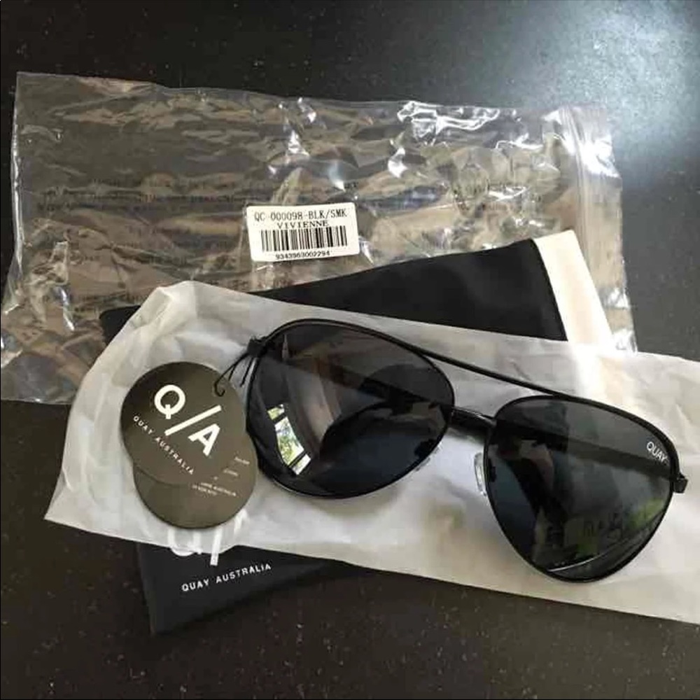 NWT Quay Australia Shay Black Vivianne Sunglasses